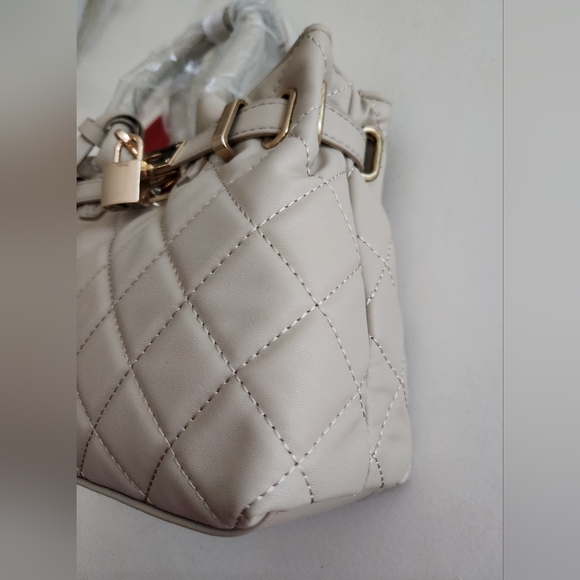 Badgley Mischka Diamond Quilted Bag With Optional Crossbody Strap In Beige! - Picture 12 of 13
